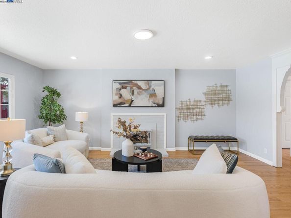 8612 Wicklow Ln, Dublin CA 94568