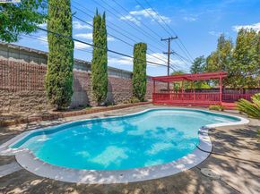 8612 Wicklow Ln, Dublin CA 94568