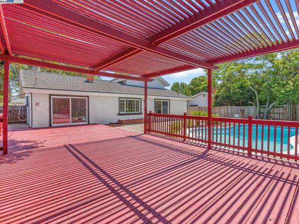8612 Wicklow Ln, Dublin CA 94568