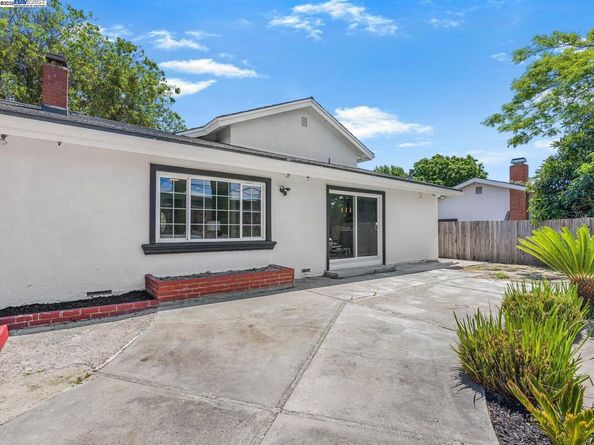 8612 Wicklow Ln, Dublin CA 94568
