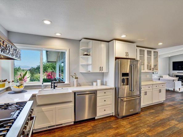 588 E Angela St, Pleasanton CA 94566