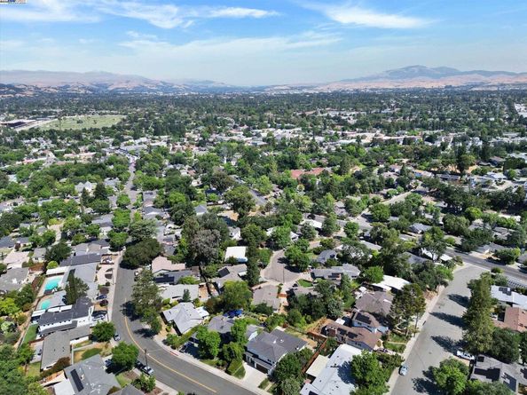 588 E Angela St, Pleasanton CA 94566