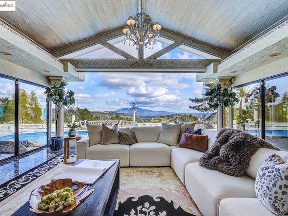 4146 Canyon Rd, Lafayette CA 94549