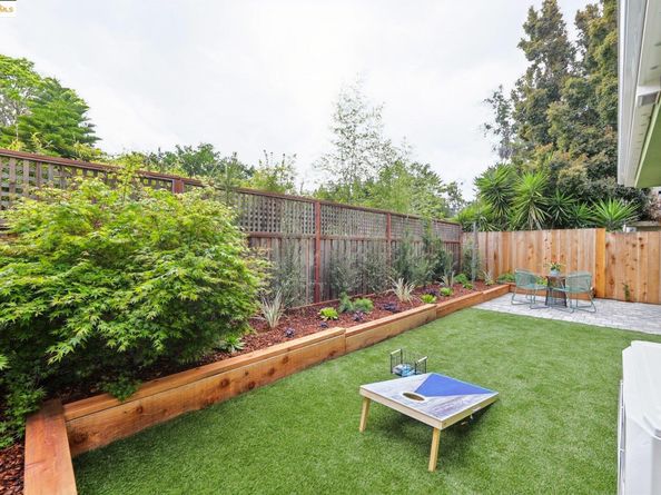 669 Alcatraz Ave, Oakland CA 94609