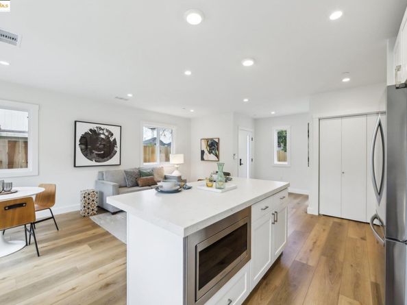 669 Alcatraz Ave, Oakland CA 94609