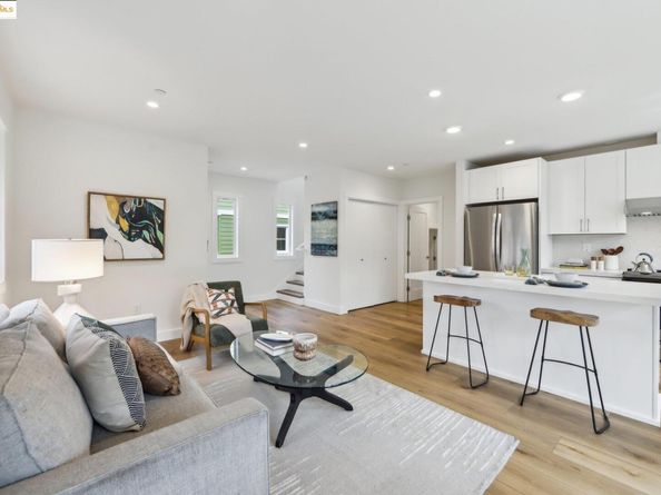 669 Alcatraz Ave, Oakland CA 94609