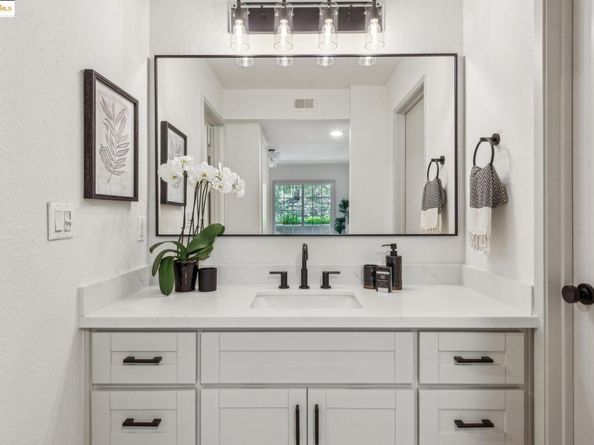 635 Canyon Oaks Dr B, Oakland CA 94605