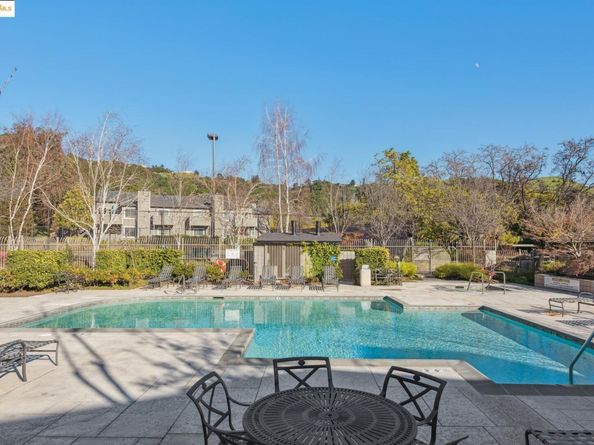 635 Canyon Oaks Dr B, Oakland CA 94605