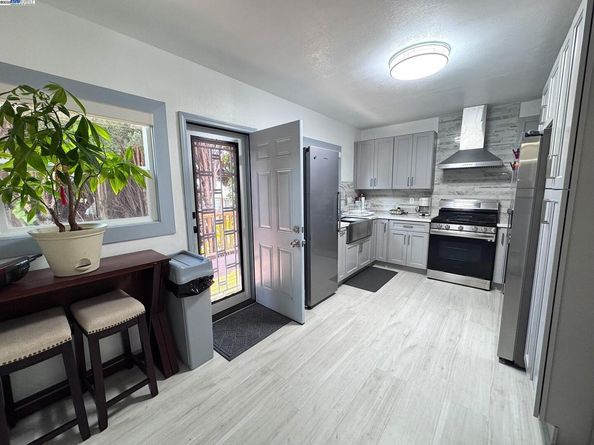 867 Prospect Ave, Oakland CA 94610