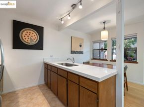 2915 Benvenue Ave APT C, Berkeley CA 94705