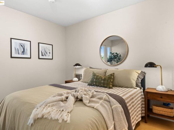 127 Bayo Vista 108, Oakland CA 94611