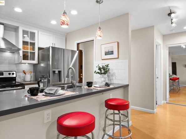 127 Bayo Vista 108, Oakland CA 94611
