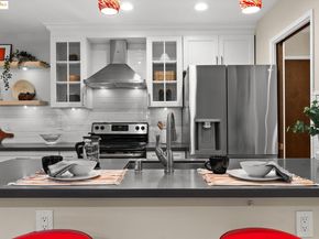127 Bayo Vista 108, Oakland CA 94611