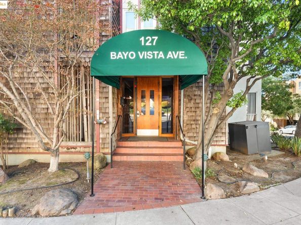 127 Bayo Vista 108, Oakland CA 94611