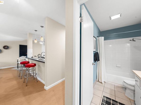 127 Bayo Vista 108, Oakland CA 94611
