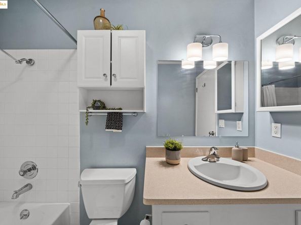 127 Bayo Vista 108, Oakland CA 94611
