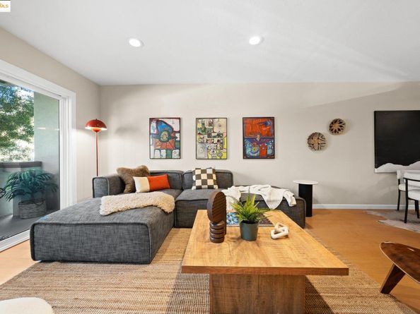 127 Bayo Vista 108, Oakland CA 94611