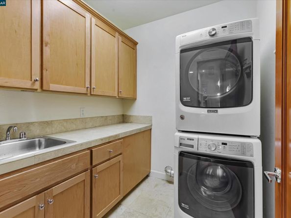 1215 Alvarado Rd, Berkeley CA 94705