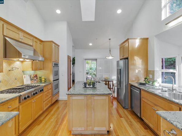 1215 Alvarado Rd, Berkeley CA 94705