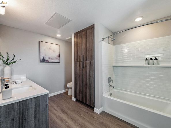 2400 Adeline ST 303, Oakland CA 94607