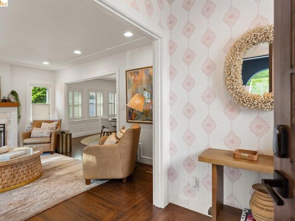 5960 Chabolyn Ter, Oakland CA 94618