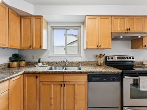 77 Fairmount Ave 203, Oakland CA 94611