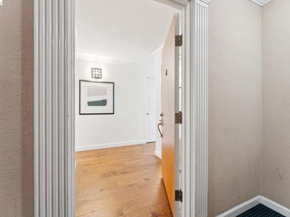 77 Fairmount Ave 203, Oakland CA 94611