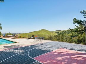 1933 Joseph Dr, Moraga CA 94556