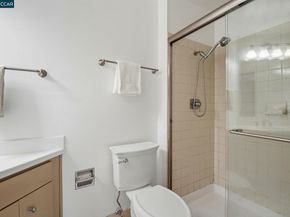 450 Cola Ballena G, Alameda CA 94501