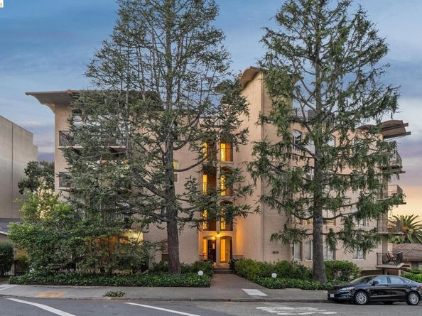 5405 Carlton St 202, Oakland CA 94618