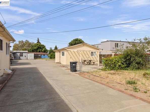 22071 Montgomery St, Hayward CA 94541