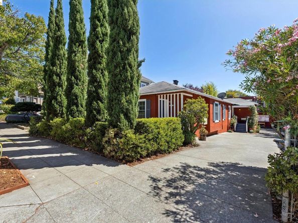 2218 Parker St, Berkeley CA 94704