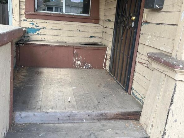 6225 Tevis St, Oakland CA 94621