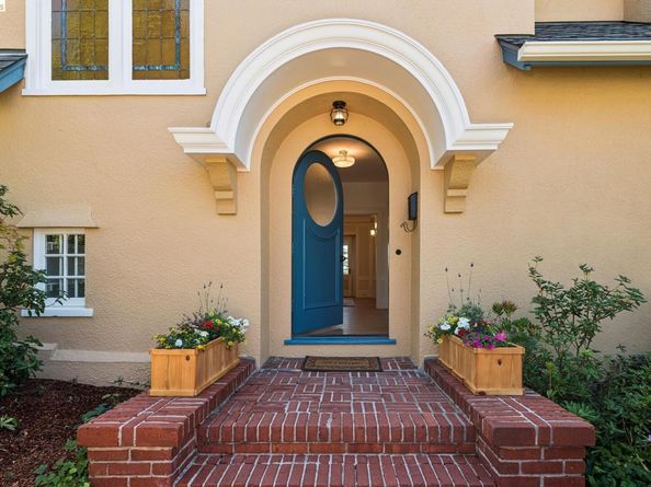 6115 Ocean View Dr, Oakland CA 94618