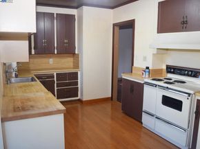 975 Pearl St, Alameda CA 94501