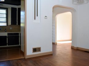 975 Pearl St, Alameda CA 94501