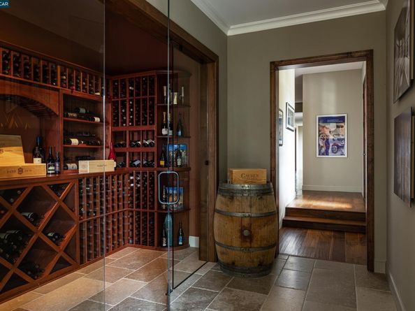 42 Tappan Ln, Orinda CA 94563