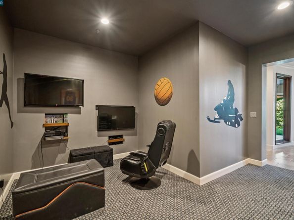 42 Tappan Ln, Orinda CA 94563