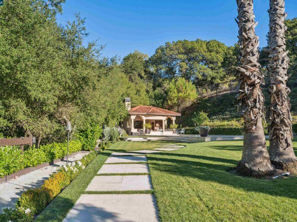42 Tappan Ln, Orinda CA 94563
