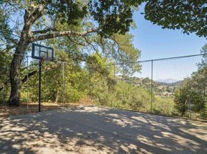 42 Tappan Ln, Orinda CA 94563