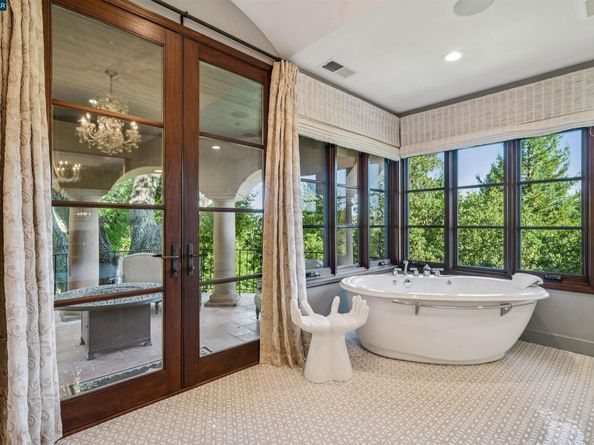 42 Tappan Ln, Orinda CA 94563