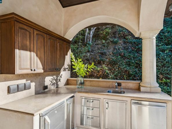 42 Tappan Ln, Orinda CA 94563