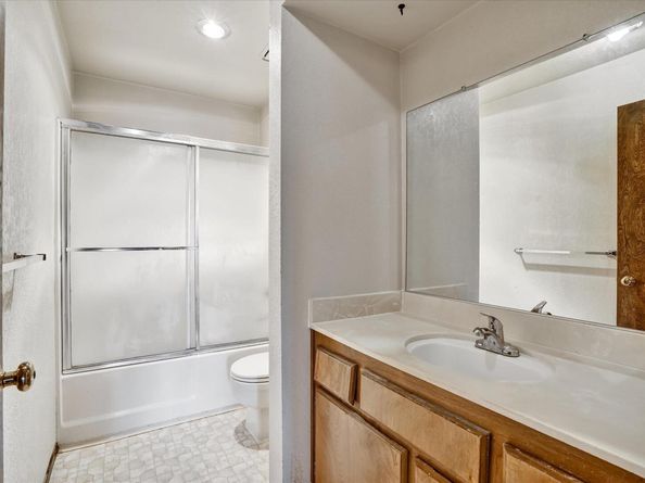 400 Davis St 103, San Leandro CA 94577