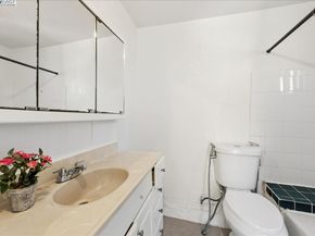 856 21St St, Oakland CA 94607