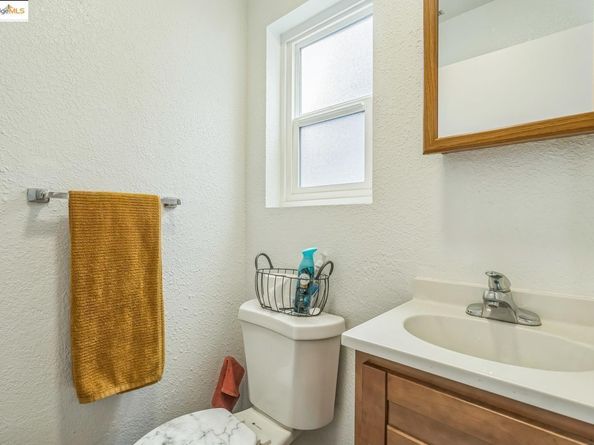 874 Pine ST, Oakland CA 94607