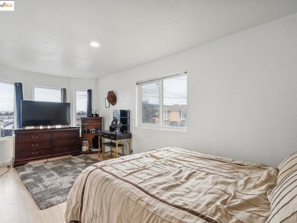 874 Pine ST, Oakland CA 94607