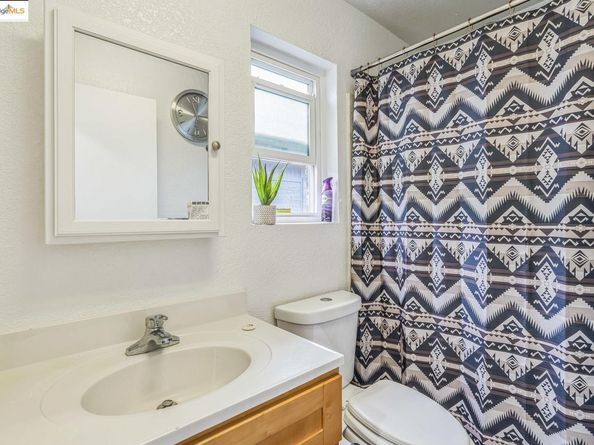 874 Pine ST, Oakland CA 94607