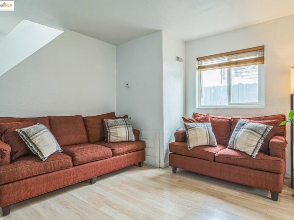 874 Pine ST, Oakland CA 94607