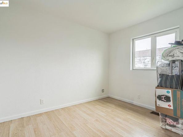 874 Pine ST, Oakland CA 94607