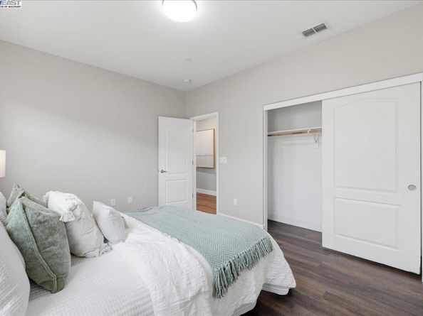 1504 Middle Ln, Hayward CA 94545